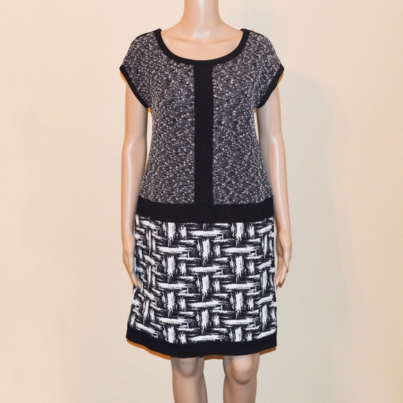 ANN TAYLOR Black & White Knit Abstract Shift Dress - Picture 2 of 6
